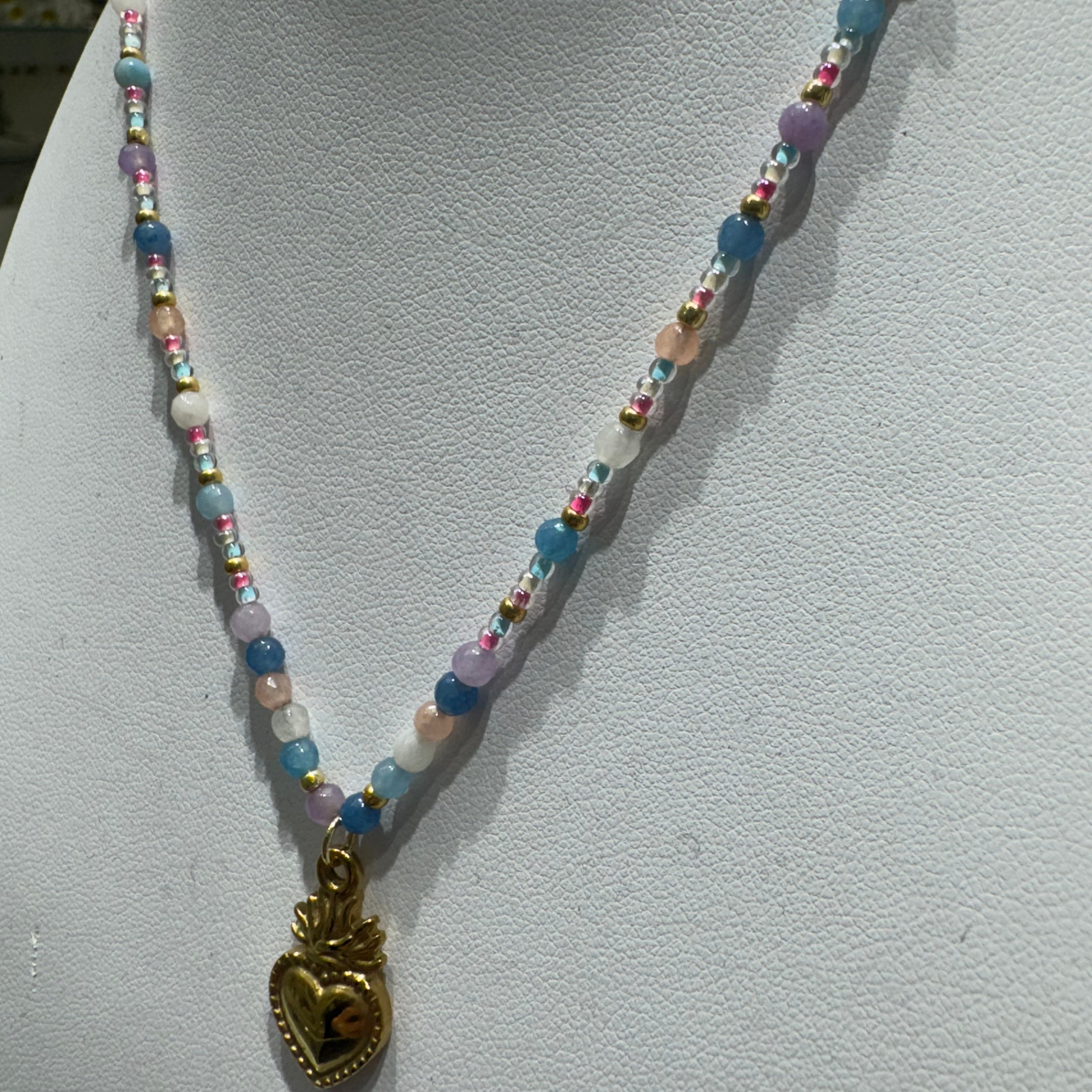 Collana perline cuore sacro
