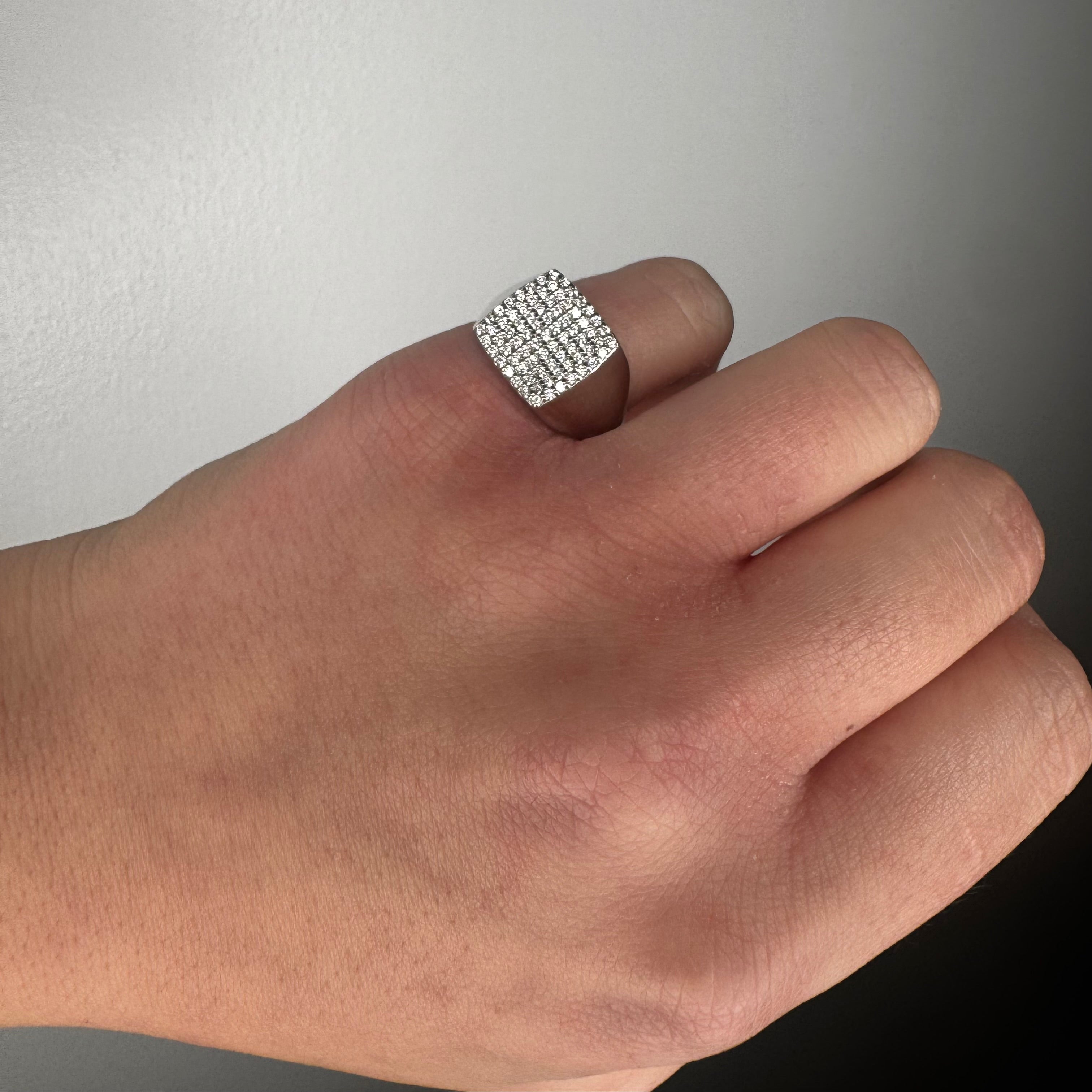 Anello Chevalier Quadrato Pavè